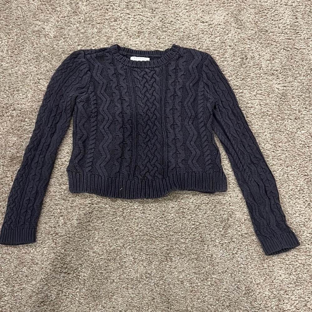Kendall + Kylie cropped sweater. Size: S